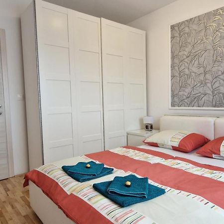 Apartman Plum - Self Check In, Free Parking Osijek Buitenkant foto